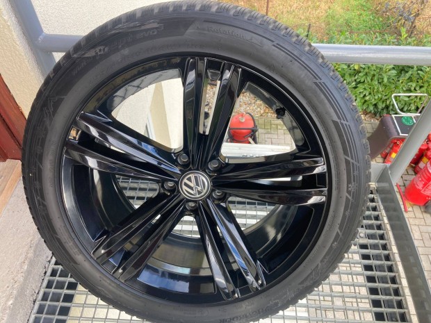 Volkswagen alufelni 5NA601025E 255/45R19 tli gumival