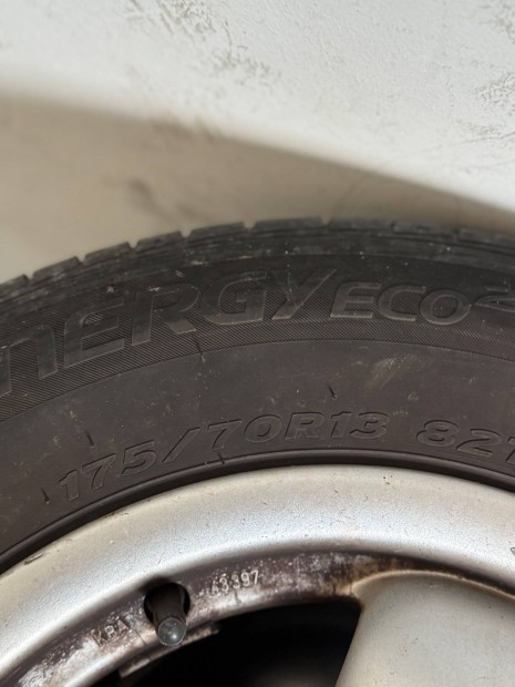 Volkswagen alufelni ny�ri gumival