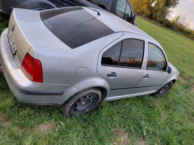 Volkswagen bora 1.9tdi motorhibás 4db alufelnivel