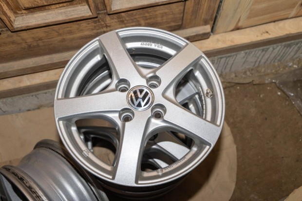 Volkswagen felni elad�