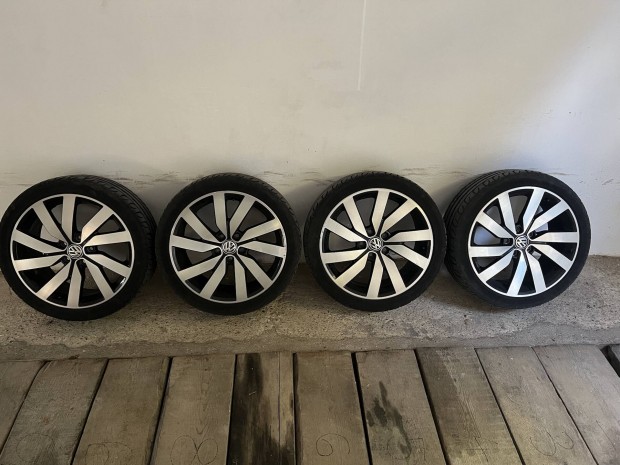 Volkswagen felni szett 5x112 225 40 R18 2022 es nyári gumik