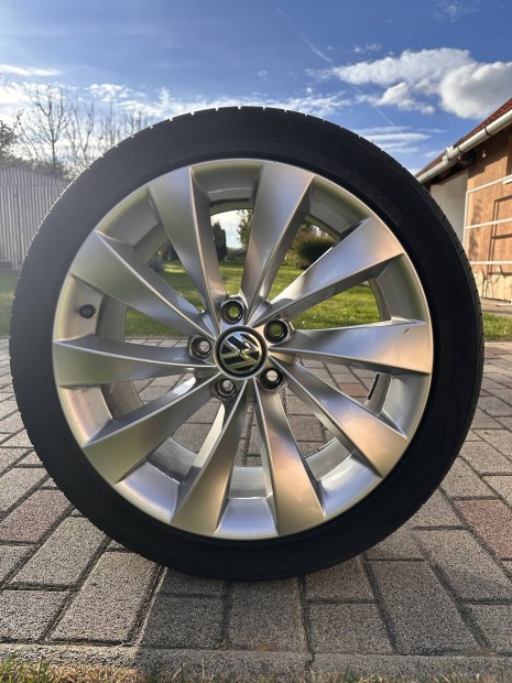 Volkswagen felni vredestein gumival