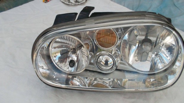 Volkswagen golf IV fényszóró bal nem ködlámpás