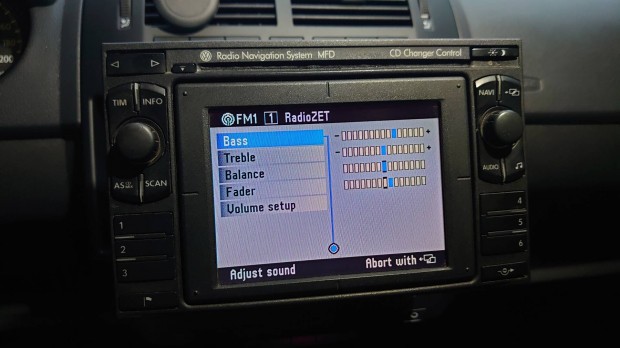 Volkswagen gyári Radio Navigation System MFD típusú autós navigáció