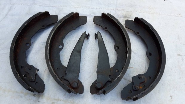 Volkswagen hátsó fékpofa garn erősitett Golf,Jetta, Passat, Caddy hez