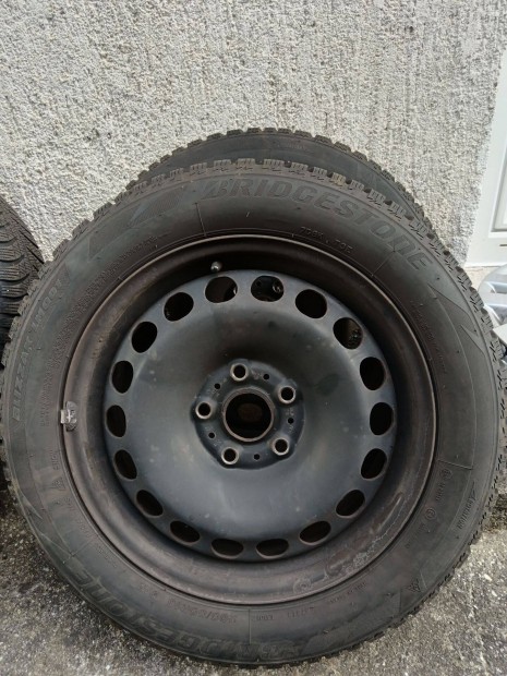 Volkswagen lemezfelni ,téli gumival
