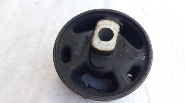 Volkswagen motortartó gumibak Golf,Jetta,Passat,Caddy hez 1996ig