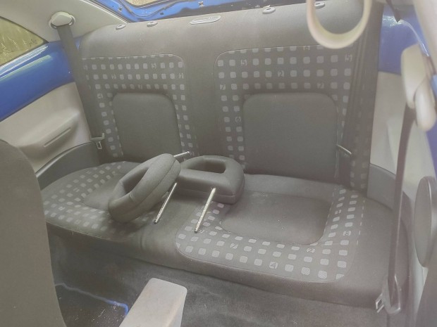 Volkswagen new Beetle 1.6 benzin alkatrészek eladók