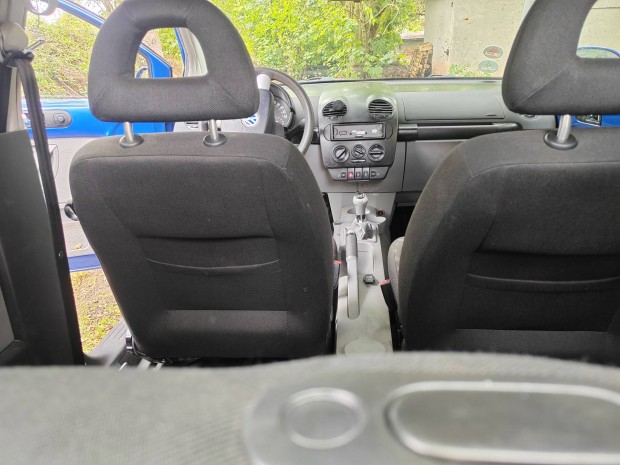 Volkswagen new Beetle 1.6 benzin alkatrészek eladók