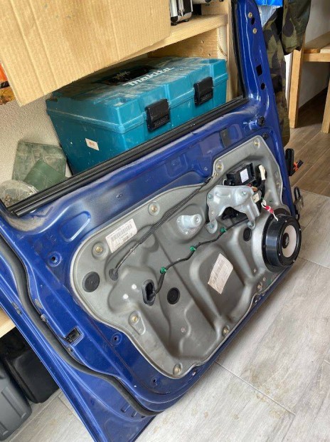 Volkswagen touran (1t1) sofőr(bal első) menetirányszerinti ajtó. Kék