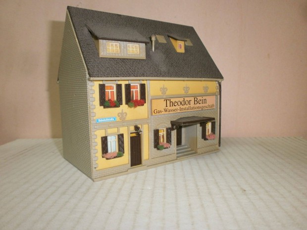 Vollmer -városi lakóház üzlettel - 1:87 - ( F-67)
