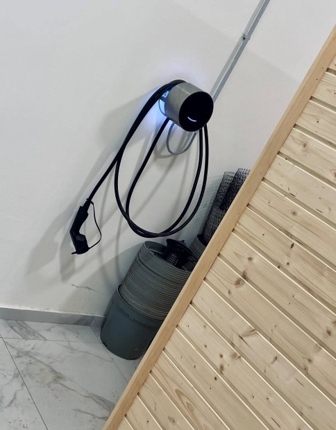 Voltie 22 kW-os (3x32A) wifis fali töltő 5 méteres Type 2 kábellel