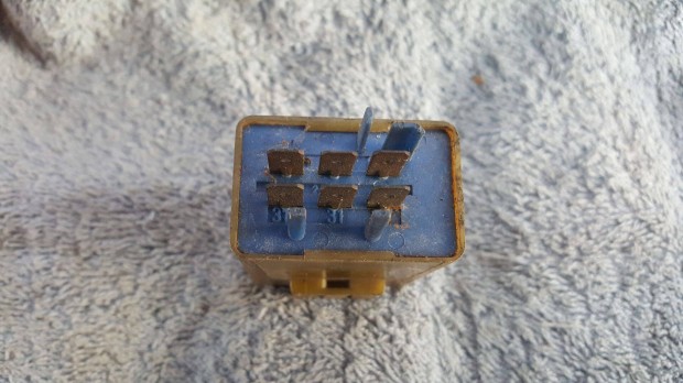 Volvo 1235337 240 740 760 940 AC-pumpa rel K-Jetronic