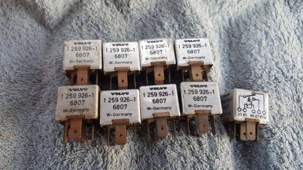 Volvo 1259926 740 760 940 biztosítéktábla relé