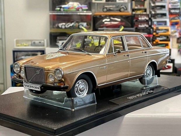 Volvo 164 Limousine 1970 1:18 1/18 Triple9 1800373