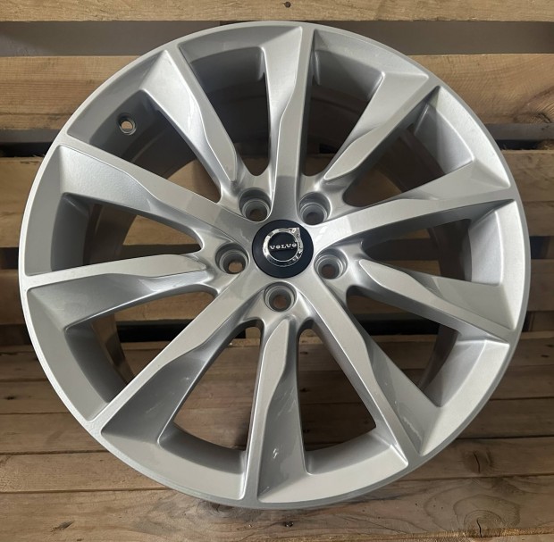 Volvo 18as gyári alufelni 5x108
