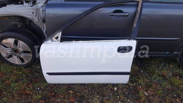 Volvo 30632666 S40 V40 bal első ajtó