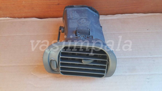 Volvo 30644004 S40 V40 műszerfal jobb oldali rostély
