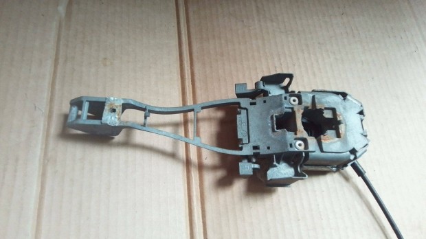 Volvo 30784198 S40 V50 bal első kilincsfoglalat