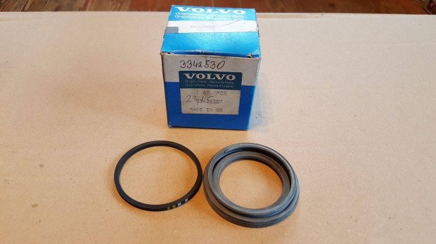 Volvo 3342530 440 460 480 első féknyereg gumikarmantyú hiányos