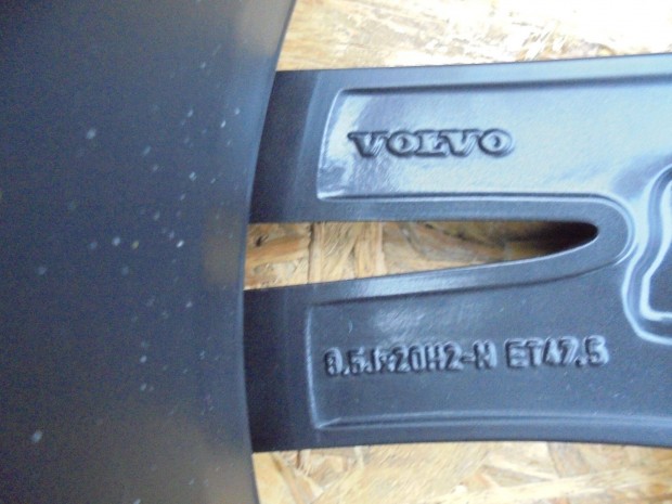 Volvo 5 x 108-as 1db gy�ri alufelni kit�n� �llapotban