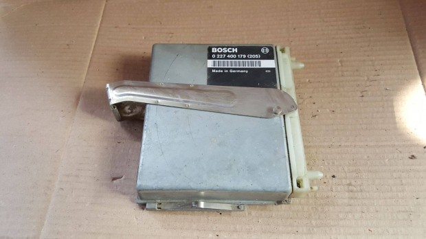 Volvo 6842748 850 ECU motorvezrl Bosch 0227 400 179(205)