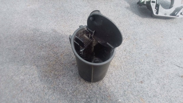 Volvo 8650464 S60 S80 V70 XC70 hamutartó ashtray