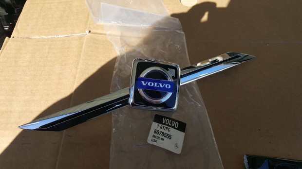 Volvo 8678555 S40 V50 C70 díszrács embléma
