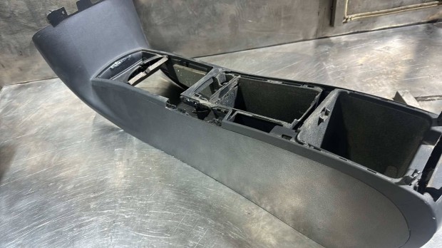 Volvo C30 középbox