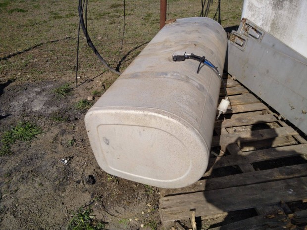 Volvo FH �zemanyag tank