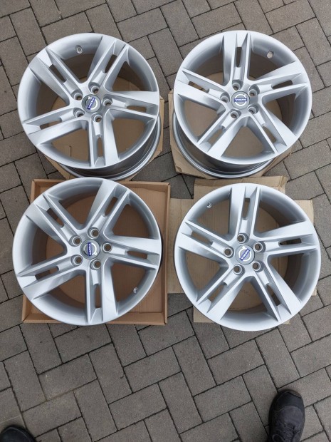 Volvo Gyári 17coll alufelni