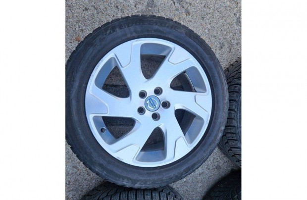 Volvo Gyári 18" colos alufelni garnitúra Bridgestone téli gumikkal