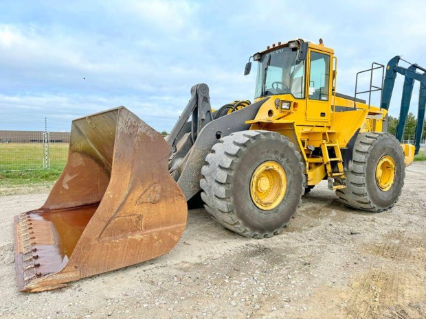 Volvo L220D / 20.736 zemra / Lzing 20%-tl