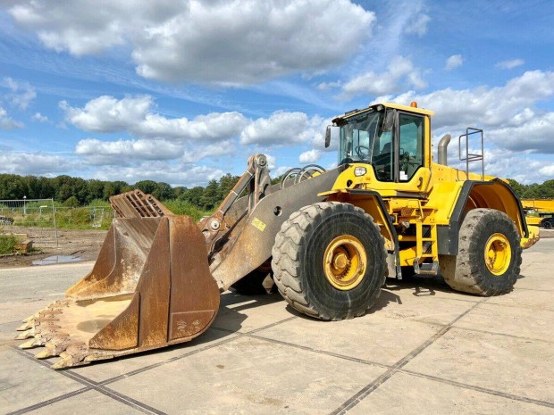 Volvo L220F / 20.271 zemra / Lzing 20%-tl