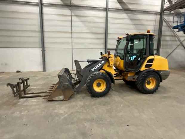 Volvo L 25 F / 3.935 h üzemóra / Lízing 20%-tól