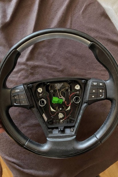 Volvo R design korm�ny