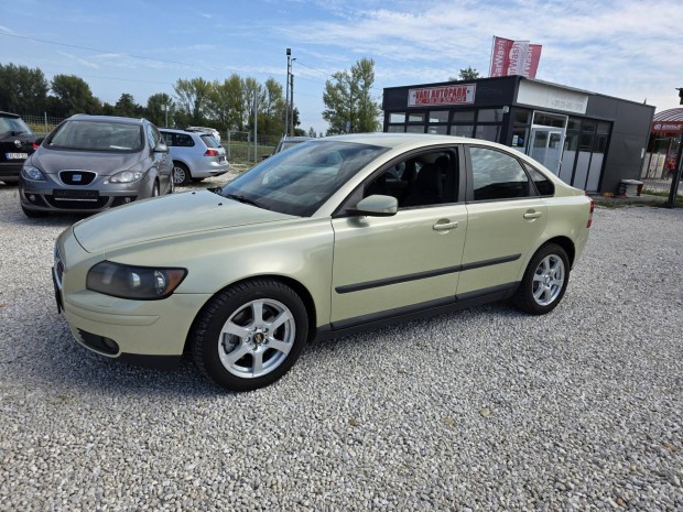 Volvo S40 2.0 D Kinetic 1.1M ft-ért akciós áron...