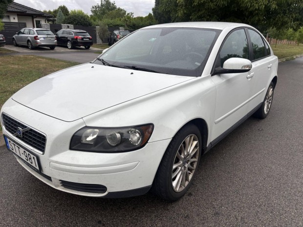 Volvo S40 2.0 Kinetic 256000km.lsfts 8 kerk!