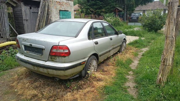 Volvo S40 alkatrsznek elad 