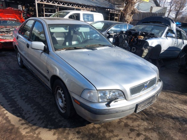 Volvo S40 karossz�ria elemei