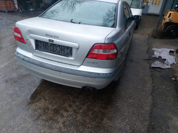 Volvo S40 karossz�ria elemei