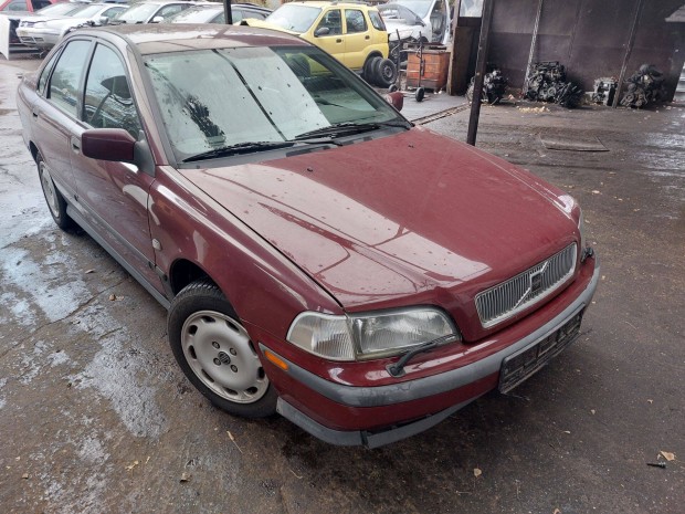 Volvo S40 karosszria elemei bord