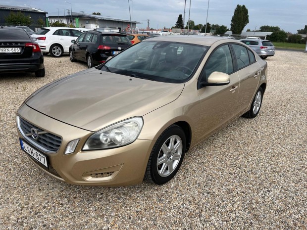 Volvo S60 1.6 D Drive Kinetic Magyarországi aut...