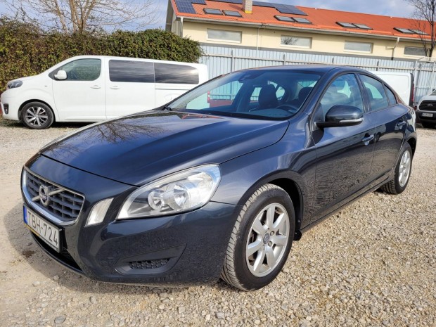Volvo S60 1.6 D Drive Kinetic Nagyon sz�p �s j�...