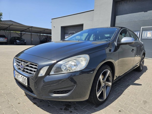 Volvo S60 1.6 D Drive R-Design Navigáció!!!DIGI...