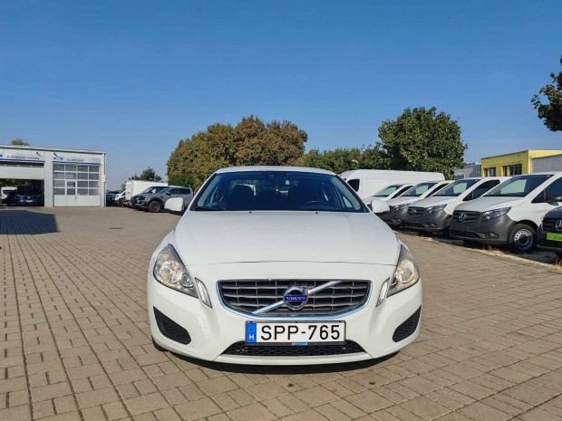 Volvo S60 2.0 D3, dizel, automata. Gépjármű