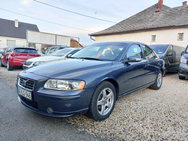 Volvo S60 2.4 D5 Momentum Geartronic Kitn ll...