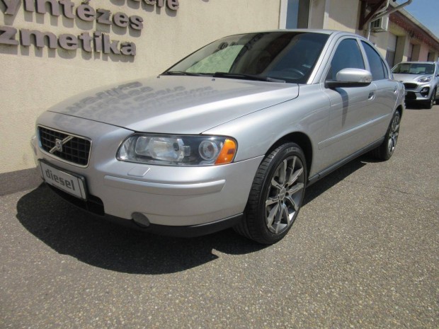 Volvo S60 2.4 D Kinetic Bőr. Tempomat. Vonóhorog !