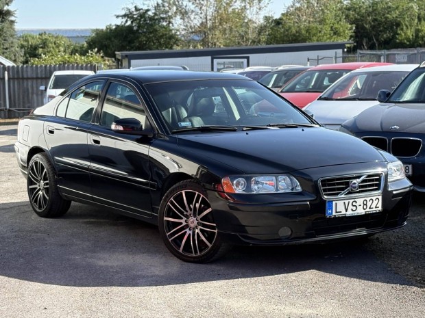 Volvo S60 2.4 D Kinetic Geartronic Friss M�szak...