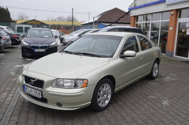 Volvo S60 2.4 D Kinetic Vgig Volvo Szakszerviz...